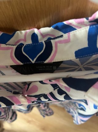 Camiseta Zara Estampada Azul y Rosa