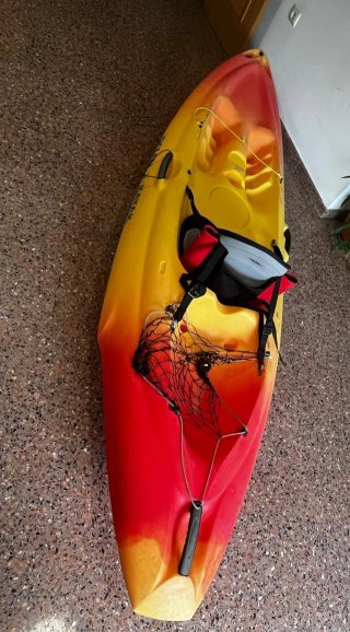 Kayak Ocean rígido rojo y amarillo