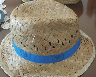 Cappello di paglia con nastro blu