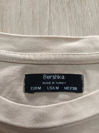 Camiseta Bershka beige estampada