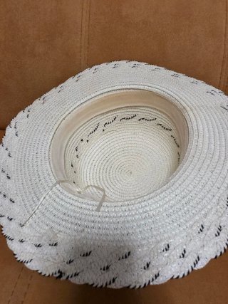 Sombrero de sol con lazo floral