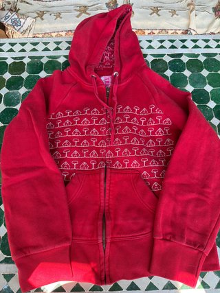 Sudadera niña con capucha roja