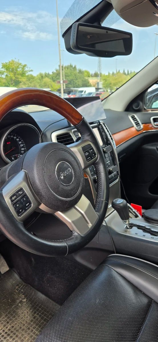 Jeep Grand Cherokee 2011 - foto 1