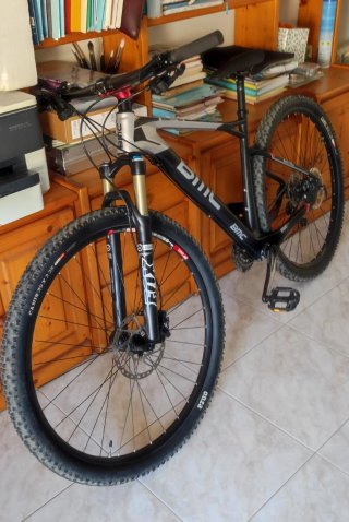 Bicicleta MTB- Marca: BMC - Carbono