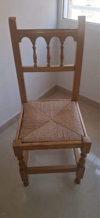 Mesa de comedor de madera