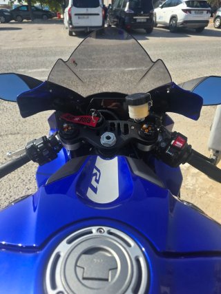 Yamaha R1