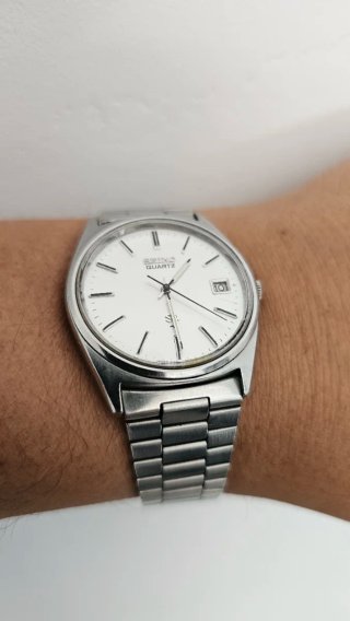 Reloj Seiko Quartz Plata y Blanco