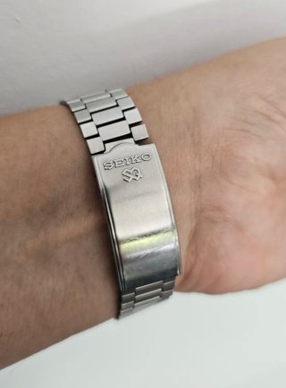 Reloj Seiko Quartz Plata y Blanco
