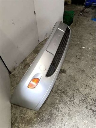 DEFENSA DELANTERA FORD FOCUS SEDÁN