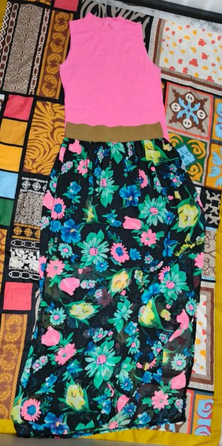 Conjunto Blusa Rosa y Falda Flores