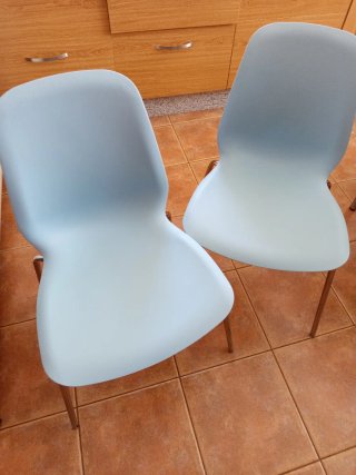 Mesa de cocina  extensible 4 sillas + 2 sillas de