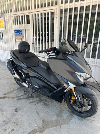Yamaha T-MAX 530 SX Negra