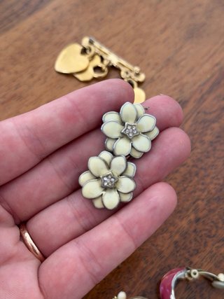 Lote bisutería vintage: pendientes, broche, colgan