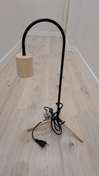 Lámpara de mesa madera y metal