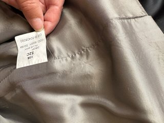Chaqué con chaleco gris