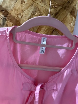 Camisa rosa mangas abullonadas