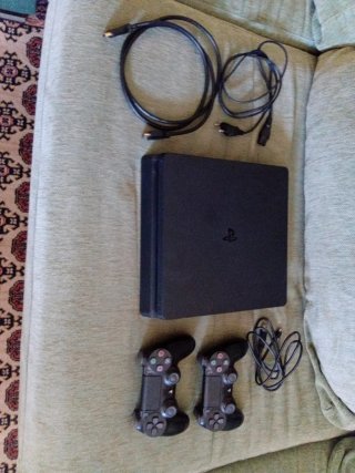 Consola PS4 Slim Negra + 2 Mandos