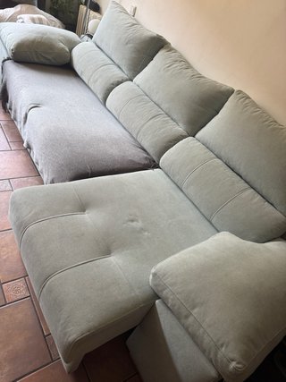 Sofá de tela extensible casi nuevo