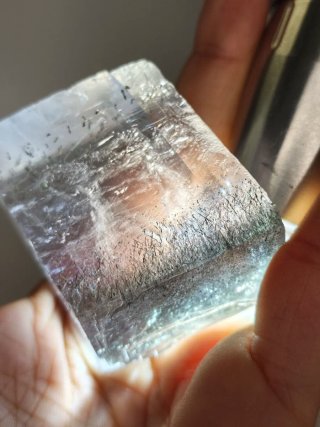 Calcita con Rutilo y fluorescencia