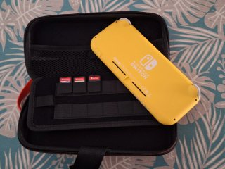 Nintendo Switch Lite Amarillo