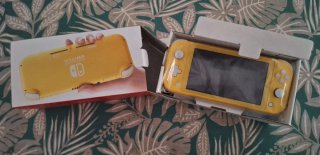 Nintendo Switch Lite Amarillo