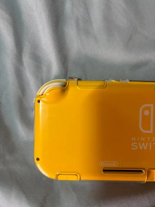 Nintendo Switch Lite Amarillo + Funda Negra