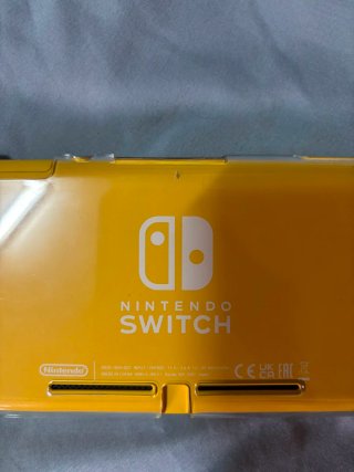 Nintendo Switch Lite Amarillo + Funda Negra