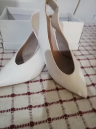 Zapatos de piel blancos