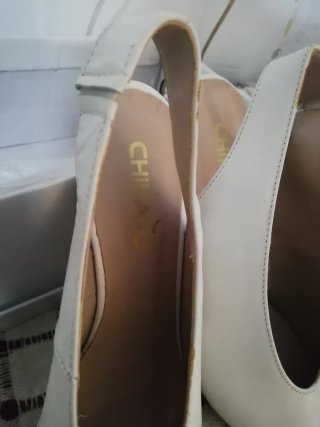 Zapatos de piel blancos