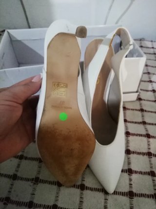 Zapatos de piel blancos