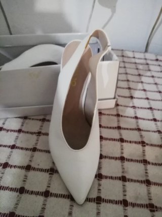 Zapatos de piel blancos