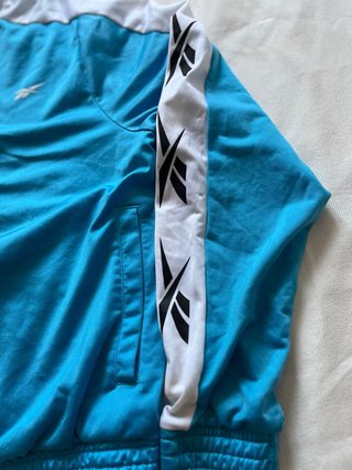 Chaqueta deportiva Reebok retro azul y blanca