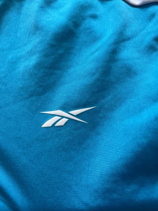 Chaqueta deportiva Reebok retro azul y blanca