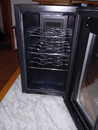 Vinoteca Negra Salvad