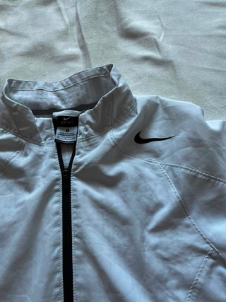 Chaqueta deportiva Nike ligera