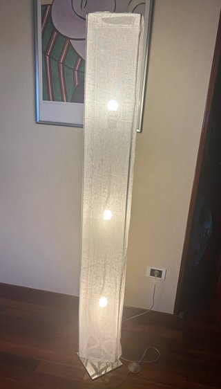 Lámpara de pie LED moderna