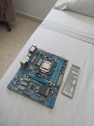 Placa Base Gigabyte GA-H61M-S2V-B3