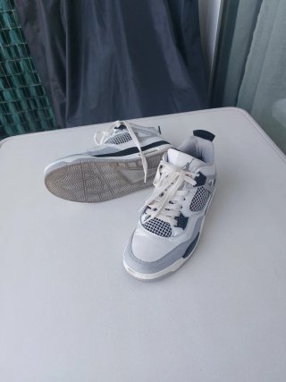 Zapatillas Jordan Blancas y Grises