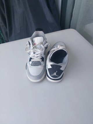 Zapatillas Jordan Blancas y Grises
