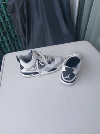 Zapatillas Jordan Blancas y Grises