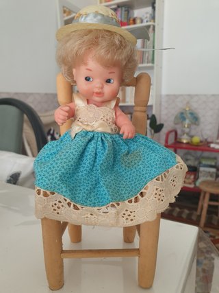 Colección Barriguitas Famosa Vintage + Mueble