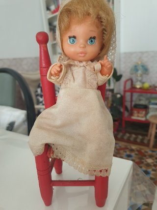 Colección Barriguitas Famosa Vintage + Mueble