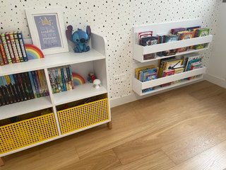 Estanterías blancas para libros infantiles