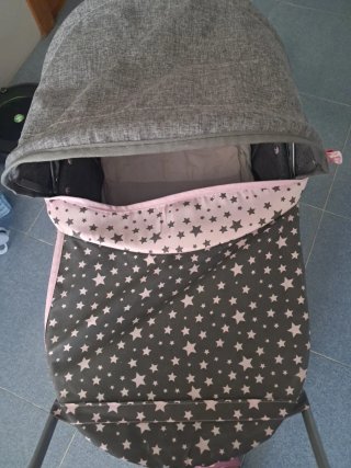Cochecito de juguete para muñecas gris y rosa