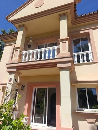 Casa adosada en alquiler en Istán