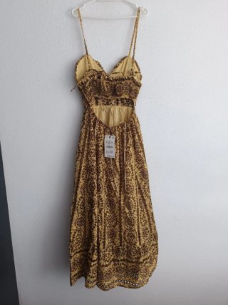 Vestido Zara bordado cut out midi