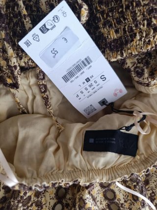 Vestido Zara bordado cut out midi