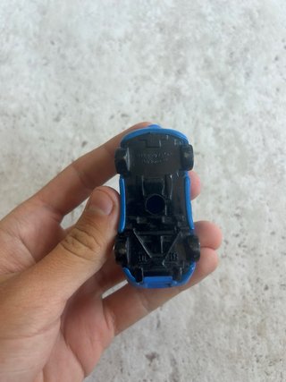 Coche de juguete azul