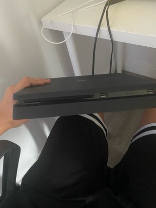 Consola PS4 Slim Negra con mando