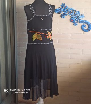 Vestido de verano negro con flores